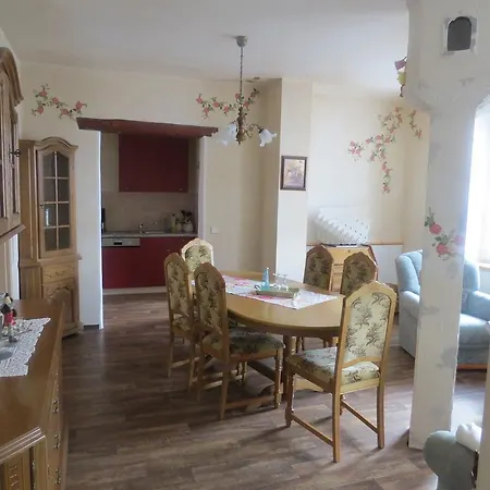 Maerchenpension Rotkaeppchen Und Der Wolf Großwaltersdorf