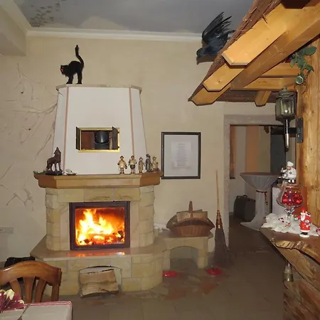 Maerchenpension Rotkaeppchen Und Der Wolf Großwaltersdorf