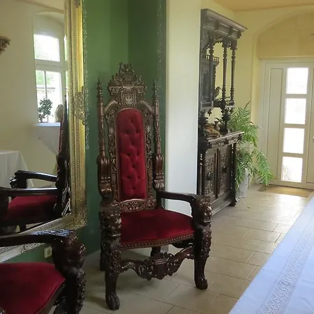 Maerchenpension Rotkaeppchen Und Der Wolf Großwaltersdorf