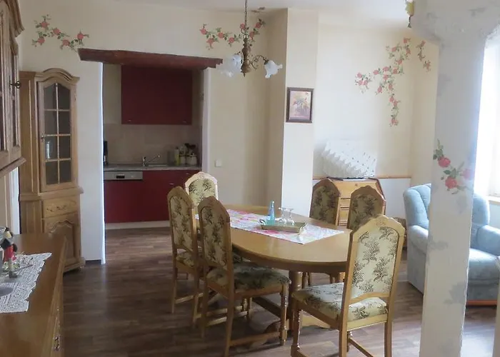 Maerchenpension Rotkaeppchen Und Der Wolf Grosswaltersdorf