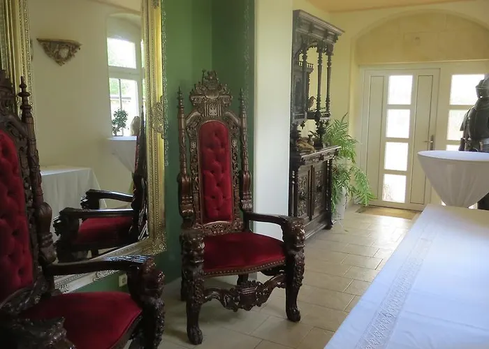 Maerchenpension Rotkaeppchen Und Der Wolf Grosswaltersdorf