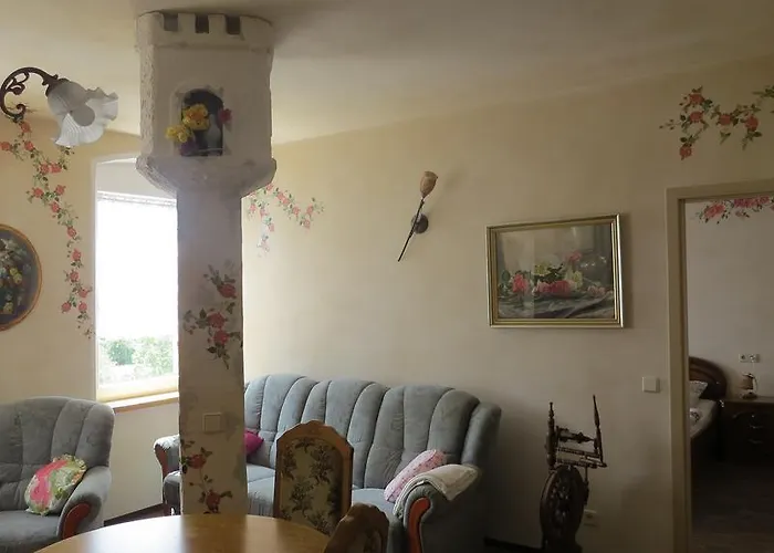 Maerchenpension Rotkaeppchen Und Der Wolf Grosswaltersdorf