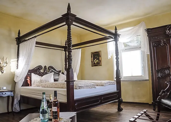 Apartment Maerchenpension Rotkaeppchen Und Der Wolf *